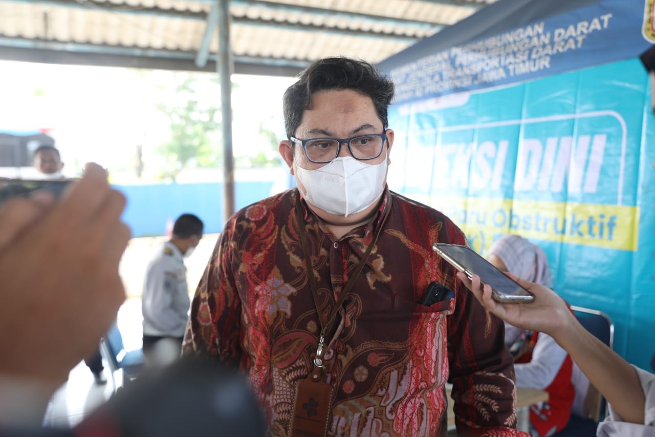 Foto 10 dari 10: Pantau Pemeriksaan Penyakit Paru Obstruksi Kronik Dinkes PPKB Di Terminal, Kemenkes Imbau Masyarakat Jauhi Asap Rokok