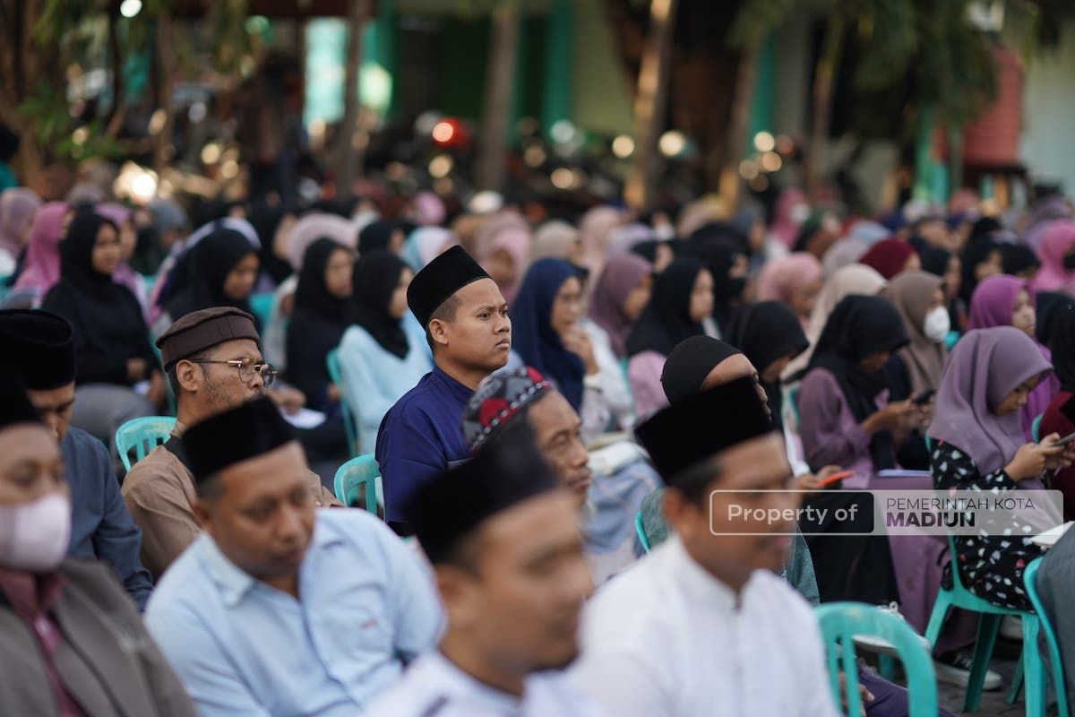 Foto 5 dari 9: Ikuti Pengajian Ahad Wage SKIMA, Wali Kota Sampaikan Program Pendidikan Pemerintah Kota