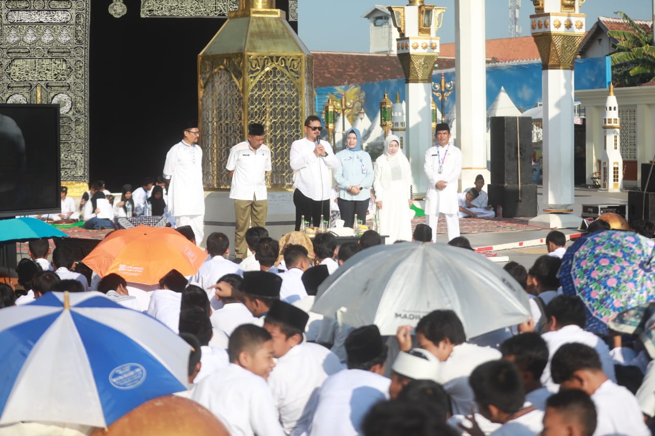 Foto utama berita: Hadiri Peringatan Isra Mi’raj SMPN 7 dan 14 di PRC, Wali Kota Harap Jadi Momentum Mempertebal Keimanan