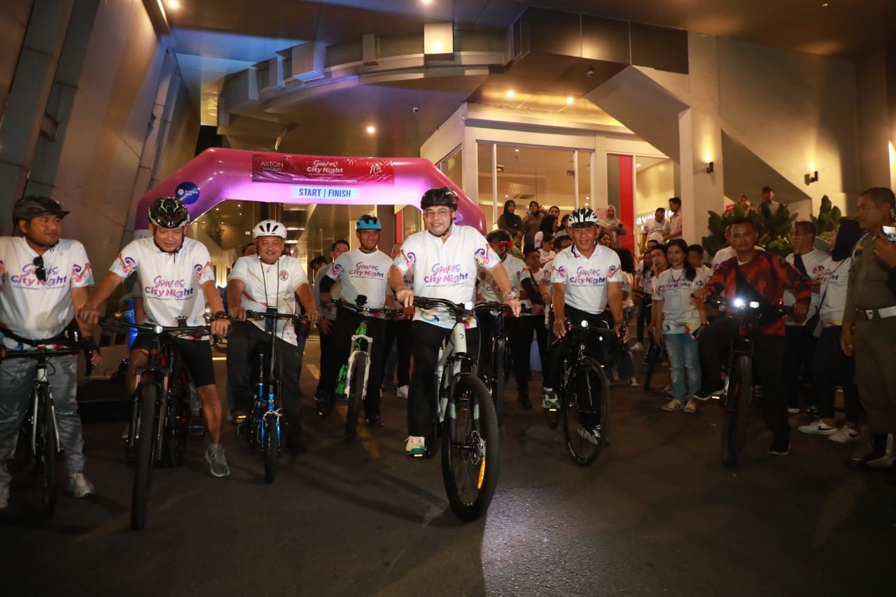 Foto 6 dari 11: Tak Hanya Peringati Hari Jadi, Gowes City Night Jadi Ajang Olahraga dan Promosi Kota