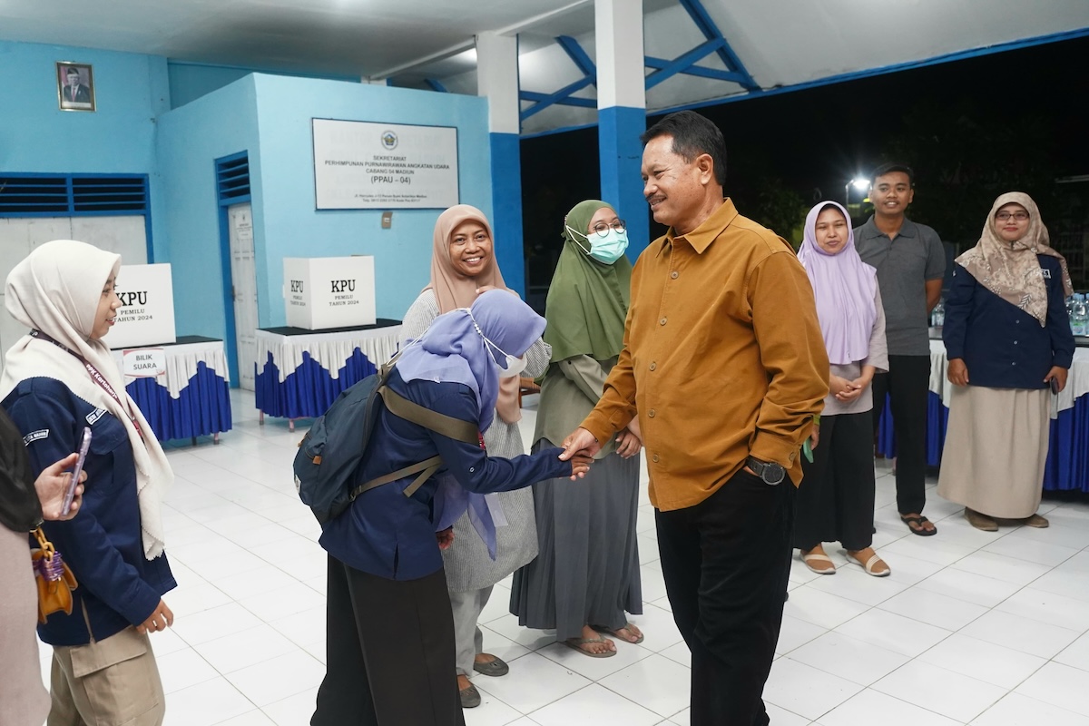 Foto 2 dari 10: Tinjau Kesiapan TPS, Wali Kota Bersama Forkopimda Gelar Pemantauan Langsung