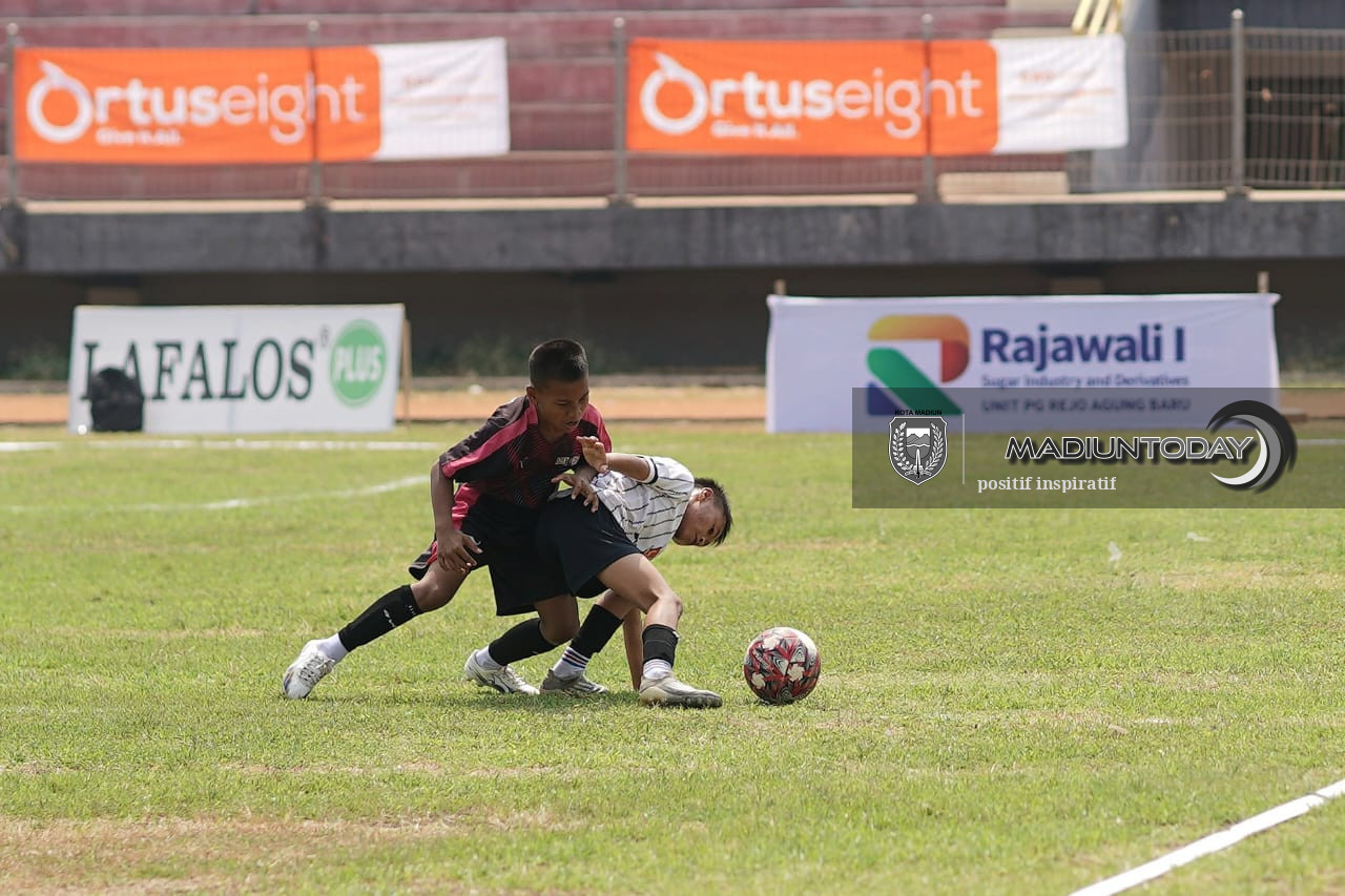 Foto 13 dari 19: Dari KU 10 hingga KU 12, Talenta Sepak Bola Cilik Asah Mental di Dandim Cup I Kota Madiun