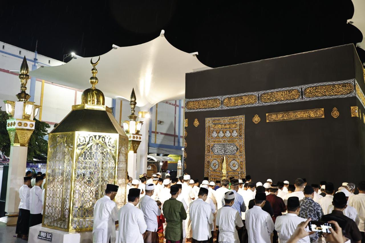 Foto 4 dari 5: Tarawih di Mushola Ka’bah PRC, Wali Kota Ajak Warga Maksimalkan Ibadah dan Ramaikan PRC
