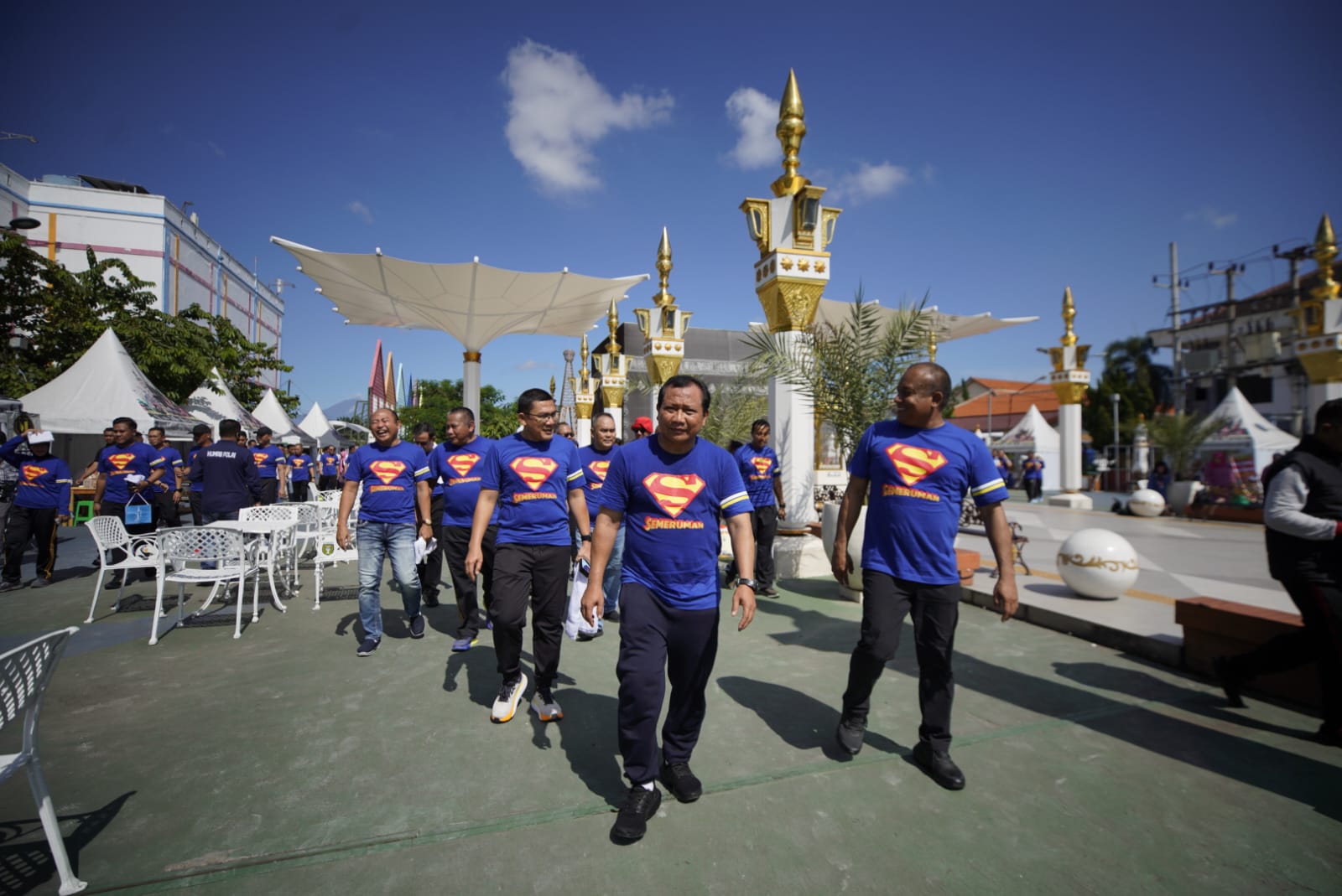 Foto 1 dari 9: Berkunjung di Kota Madiun, Kapolda Jatim Senam di Singapura, Lihat Pencak Silat di Makkah, dan Sarapan di Menara Eiffel
