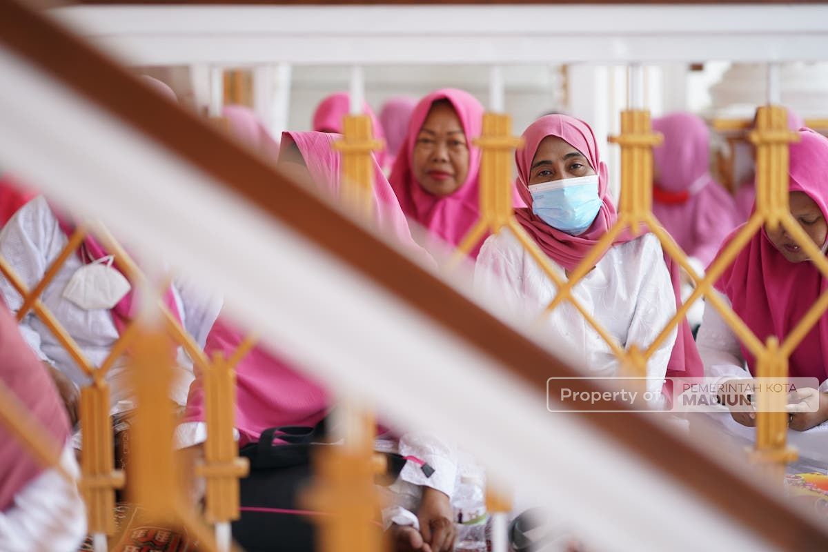 Foto 1 dari 9: Hadiri Pengajian Janda Paruh Baya Khoirun Nisa, Wali Kota Paparkan Perkembangan Pondok Lansia