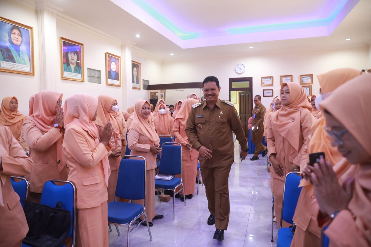 Foto 7 dari 13: Hadiri Pertemuan Rutin Pleno DWP, Wali Kota Harap Perempuan Semakin Berperan di Keluarga