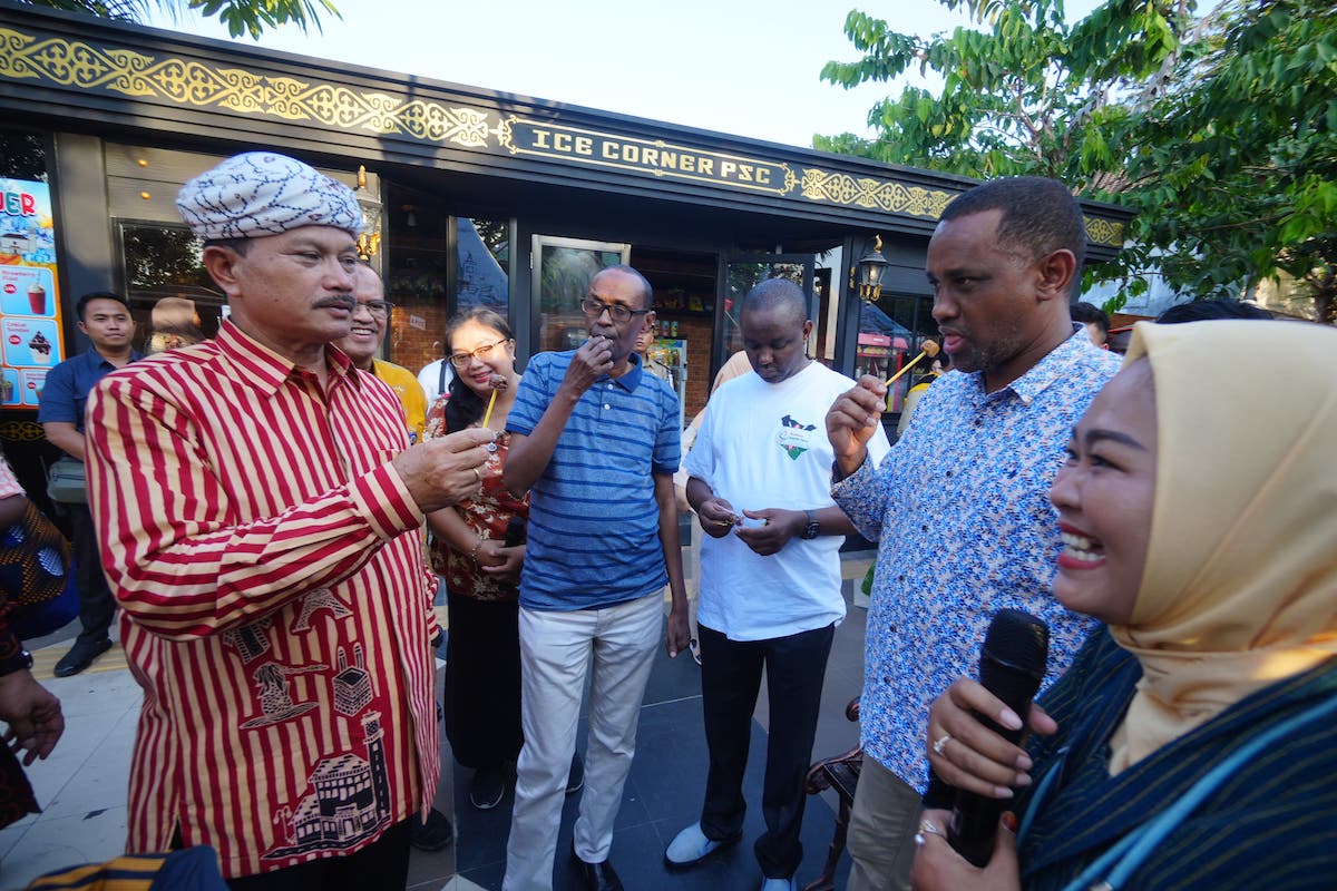 Foto 3 dari 8: Promosikan Produk UMKM Lokal, Wali Kota Ajak Tamu Negara Kunjungi Galeri Dekranasda