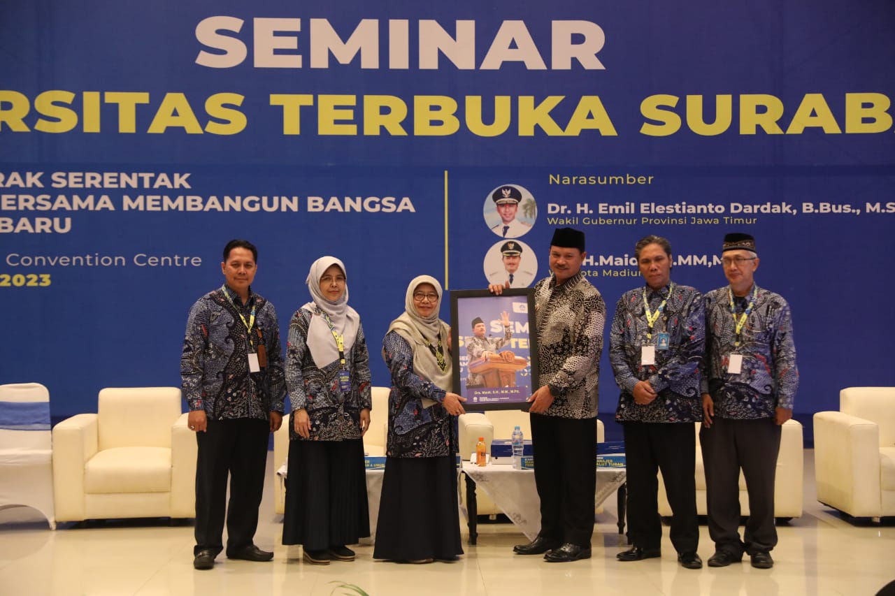 Foto 7 dari 14: Narasumber Seminar Hingga Kuliah Tamu UT, Wali Kota: Inovasi Jadi Kunci Membangun Negeri