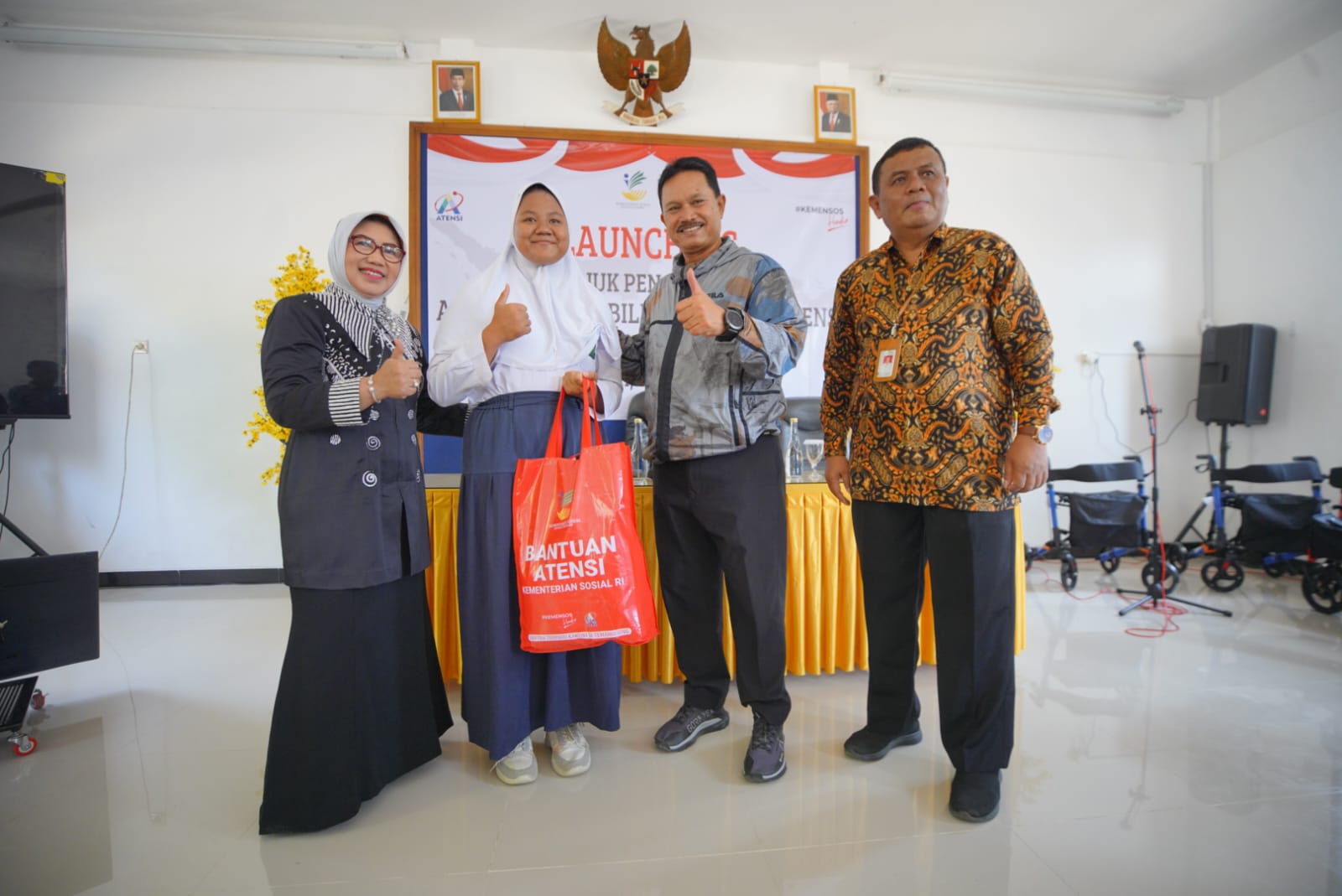 Foto 7 dari 9: Wali Kota Salurakan Bantuan Atensi Kemensos RI Sekaligus Resmikan Unit Layanan Terapi