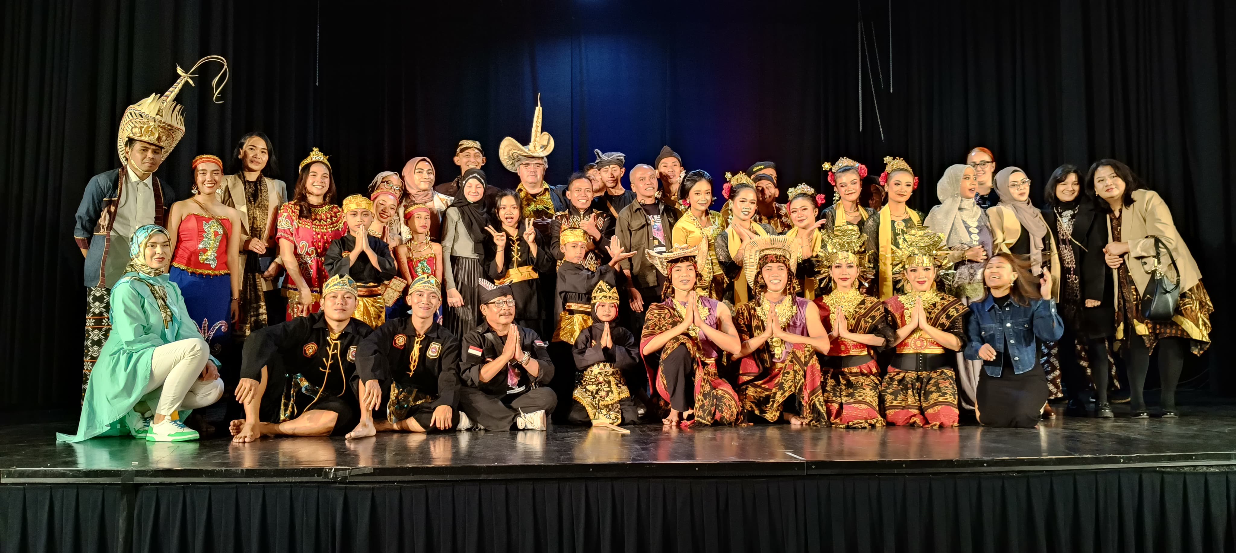 Foto 3 dari 5: Pencak Silat PSHW-TM Tampil di Bosnia-Herzegovina, Penonton Terkesima, Ingin Mereka Tampil Lagi ke Depannya