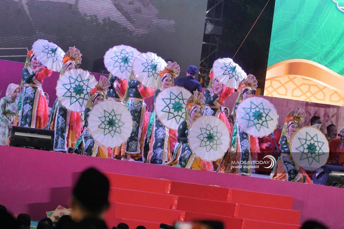 Foto 6 dari 8: MTQ ke-30 Jatim Dimulai, Kafilah Kota Madiun Siap Rebut Juara