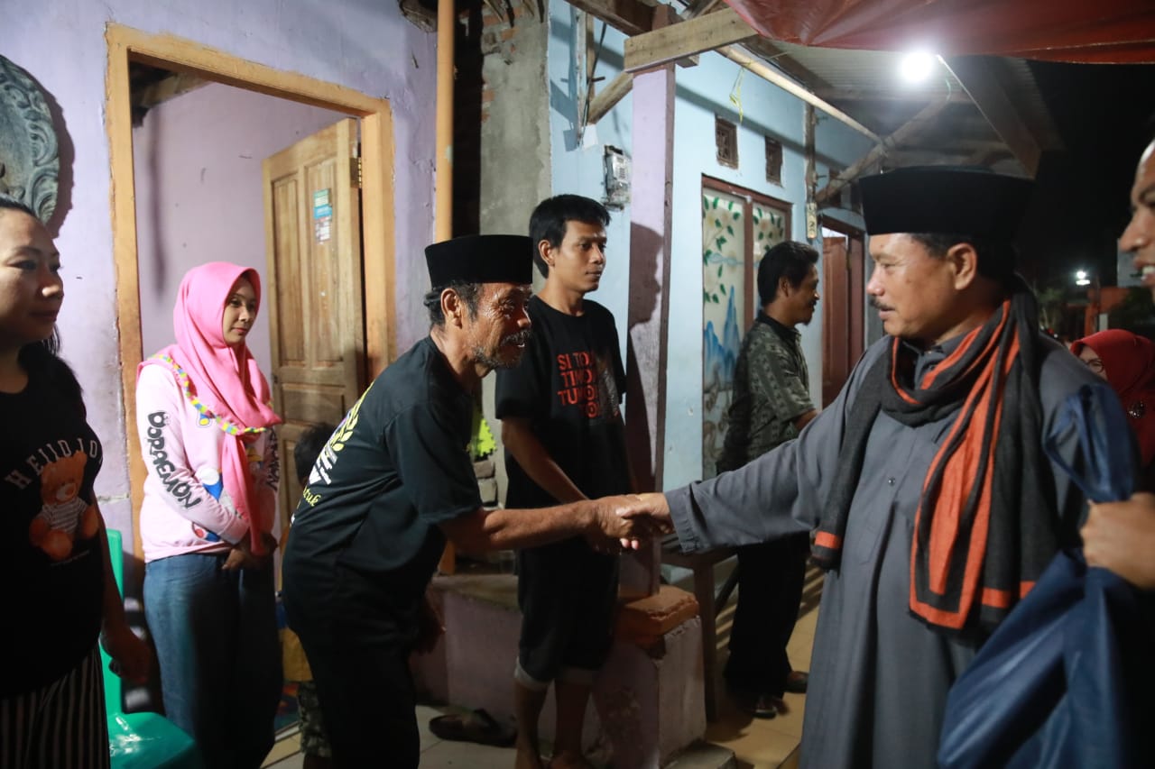 Foto 3 dari 14: Gelar Kegiatan Bersama Warga, Wali Kota Sampaikan Santunan Untuk Warga