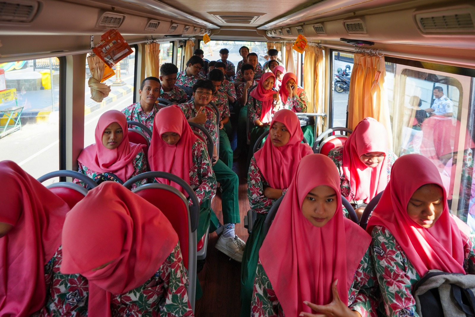 Foto 9 dari 9: Belajar Sekaligus Tumbuhkan Rasa Cinta Kota, Siswa SMKN 5 Gelar ODL di Situs Bersejarah Kota Pendekar