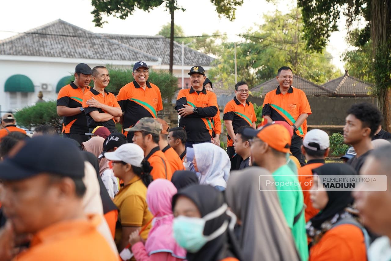 Foto 4 dari 9: Mlaku-Mlaku Bareng Karyawan RSUD dr Soedono, Wali Kota: Pelayan Kesehatan Harus Sehat