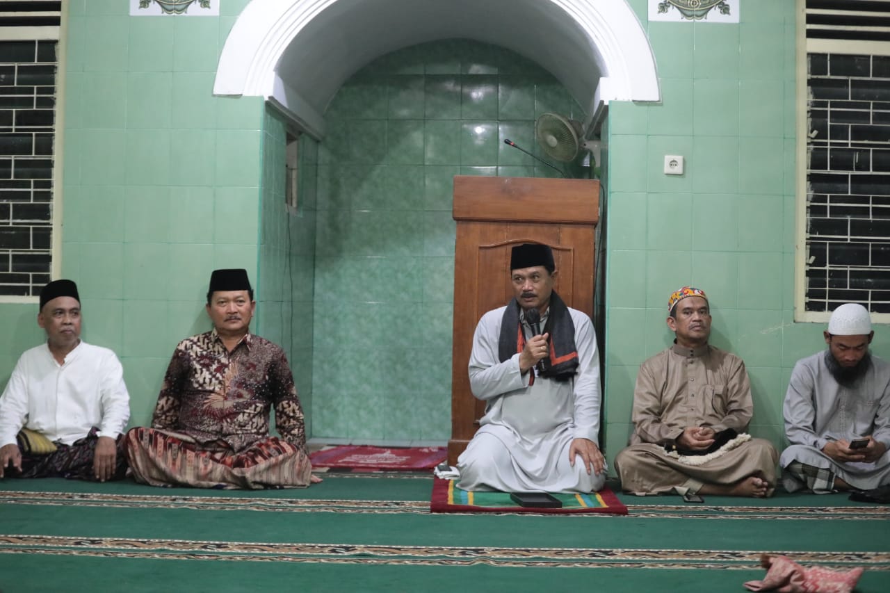 Foto 8 dari 9: Gelar Safari Ramadhan Di Masjid Al Huda, Wali Kota Sosialisasikan Kebijakan Pemkot Untuk Pembangunan Kota