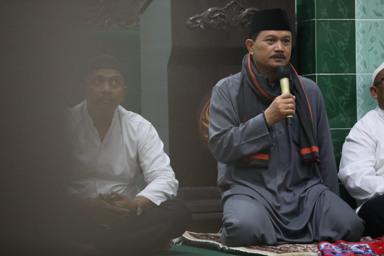 Foto 2 dari 11: Safari Ramadan Salat Tarawih di Masjid Baiturrahman, Wali Kota Juga Resmikan Masjid Tempat Kegiatan