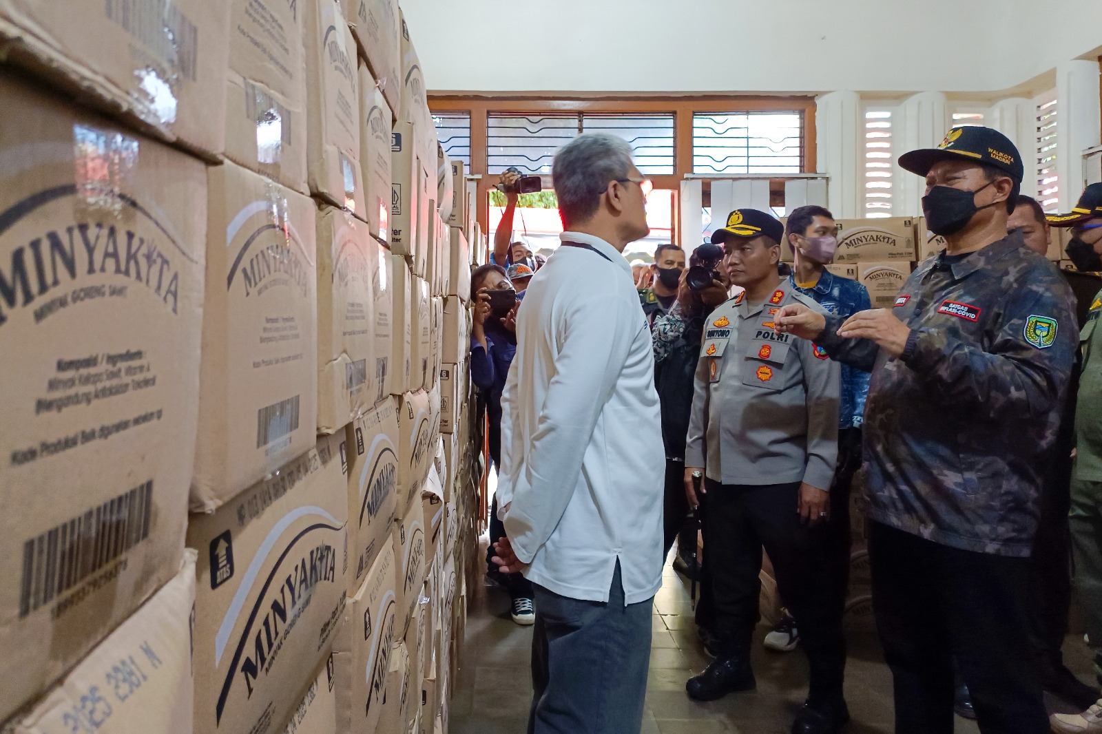 Foto 9 dari 10: Jamin Kesiapan Lintas Sektor Hadapi Lebaran, Wali Kota Cek Sejumlah Obyek Vital