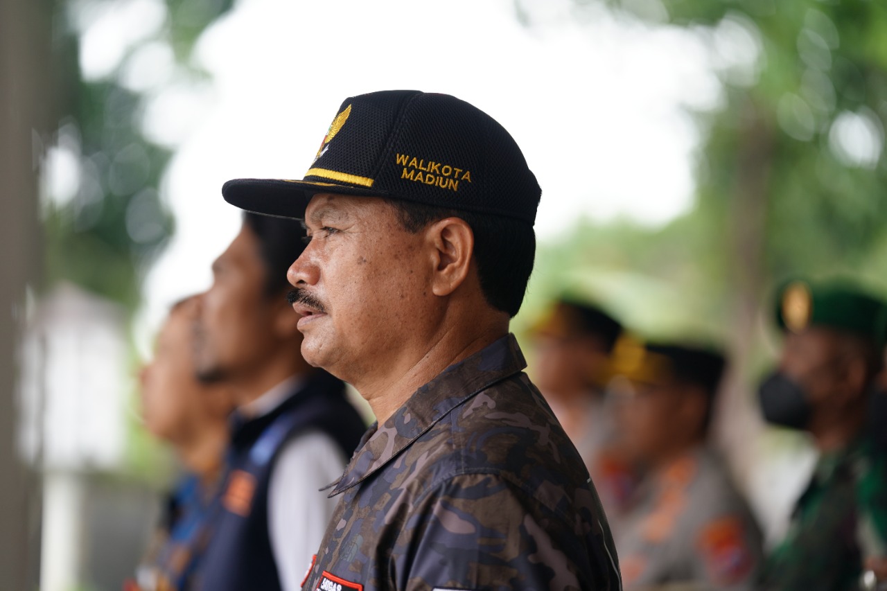Foto 2 dari 10: Kesiapsiagaan Bencana, Korem 081 Dhirotsaha Jaya Laksanakan Apel Gelar Pasukan