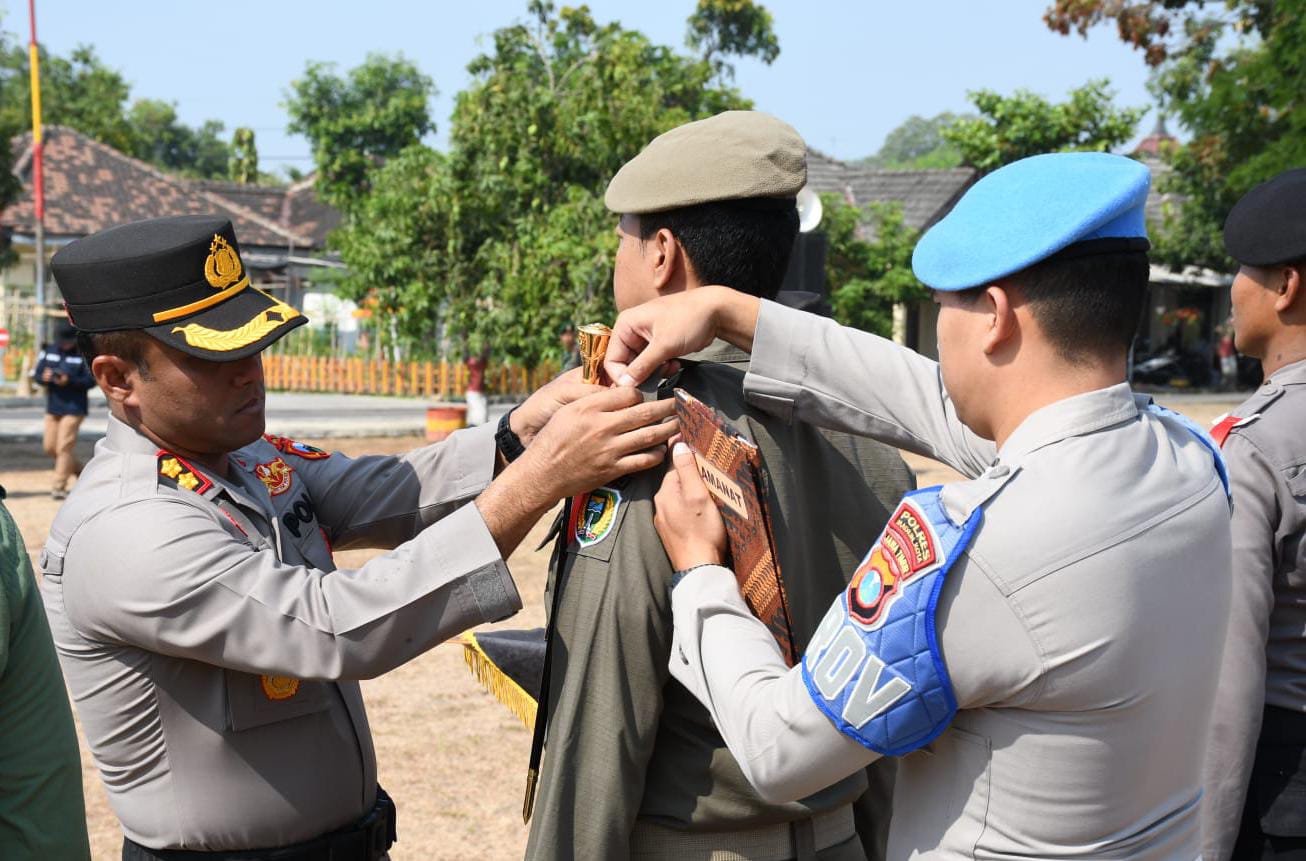 Foto 1 dari 8: Gelar Pasukan Operasi Mantap Brata Semeru, Polres Madiun Kota Siagakan 475 Personil Amankan Jalannya Pemilu