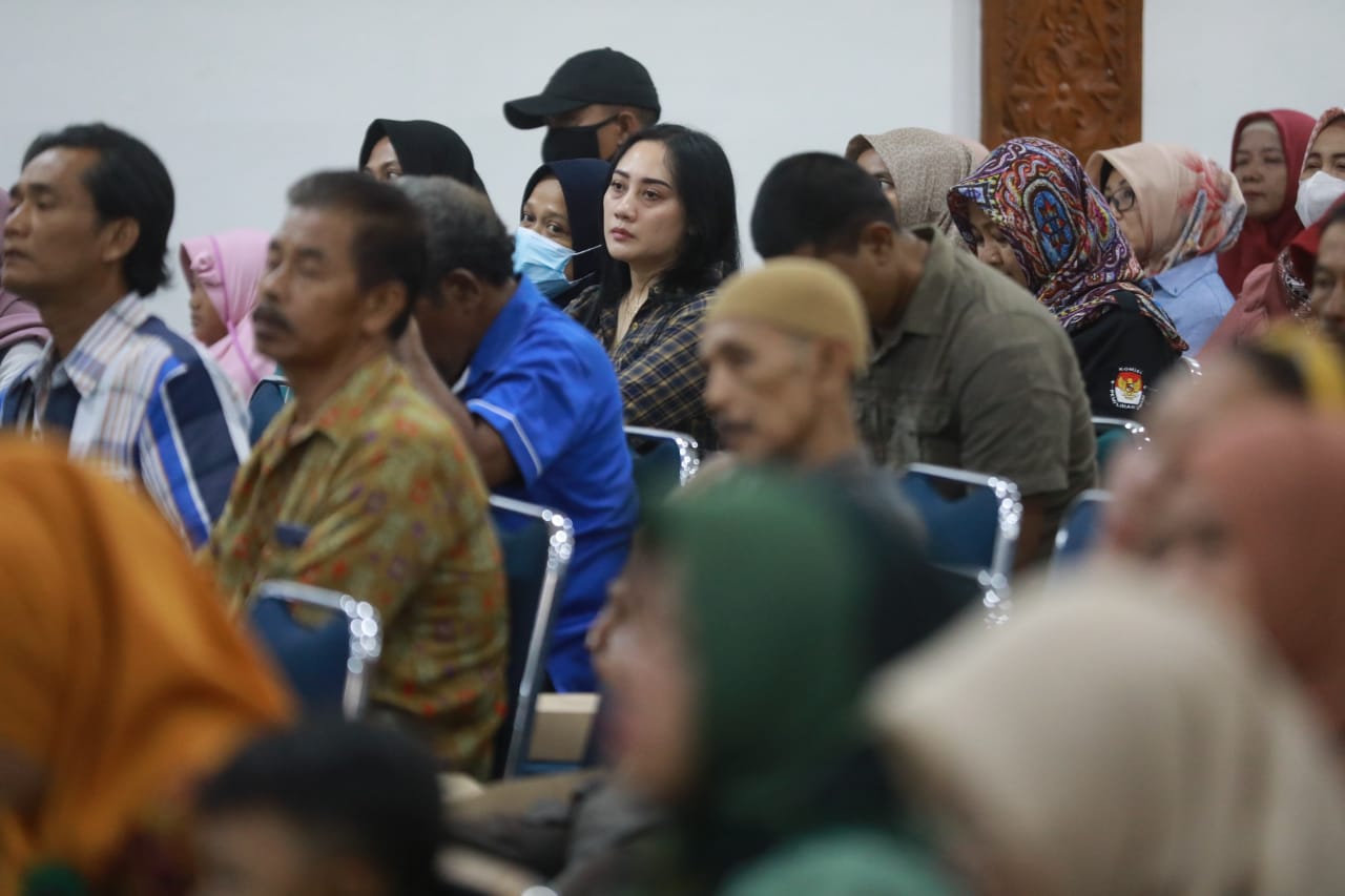 Foto 5 dari 10: Beri Arahan Parenting Bagi Wali Murid SMPN 10, Wali Kota Harap Orang Tua Bantu Wujudkan Generasi Emas 2045