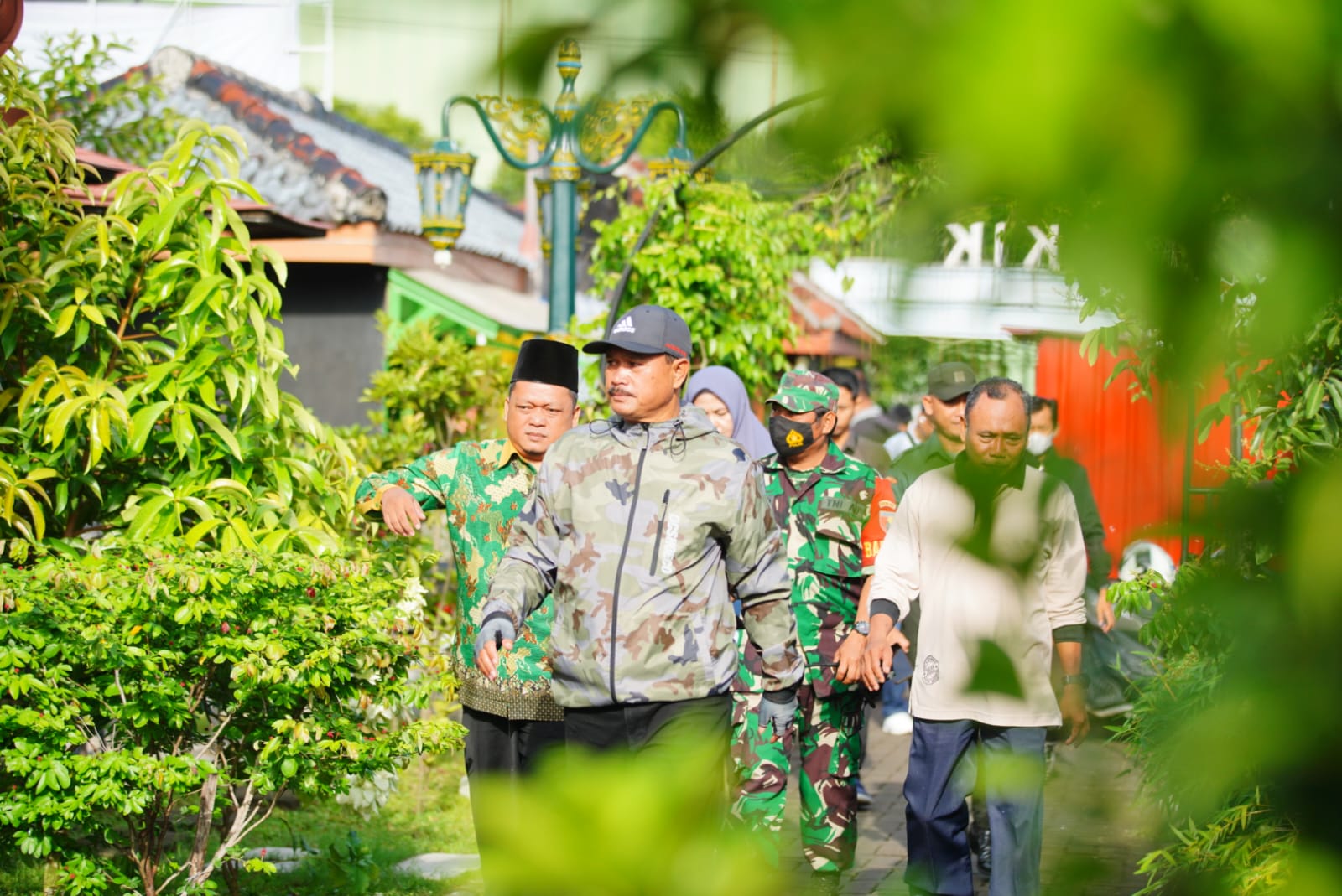 Foto 1 dari 10: Tinjau Lokasi Usulan Musrenbang di Tiga Kelurahan, Wali Kota Juga Berdialog dengan Masyarakat Bahas Pembangunan