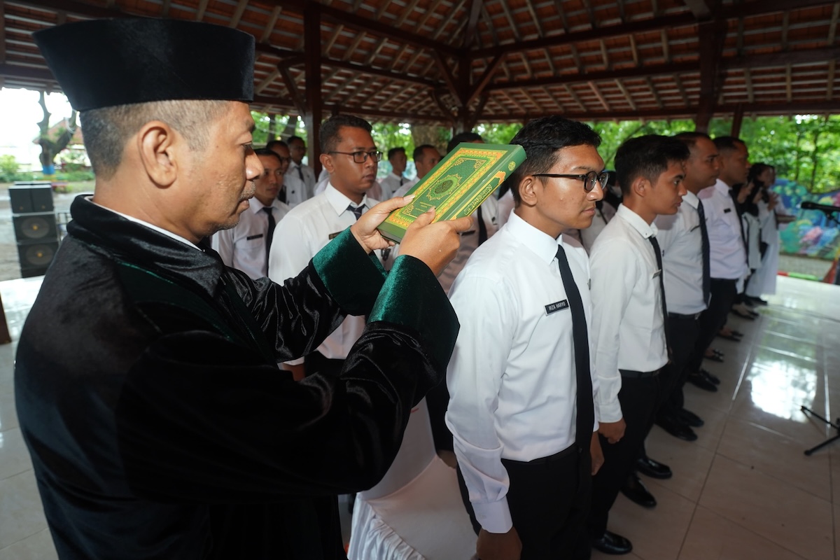 Foto 2 dari 9: Lantik Pegawai PDAM Tirta Taman Sari, Wali Kota Pesan Jaga Profesionalisme Kerja