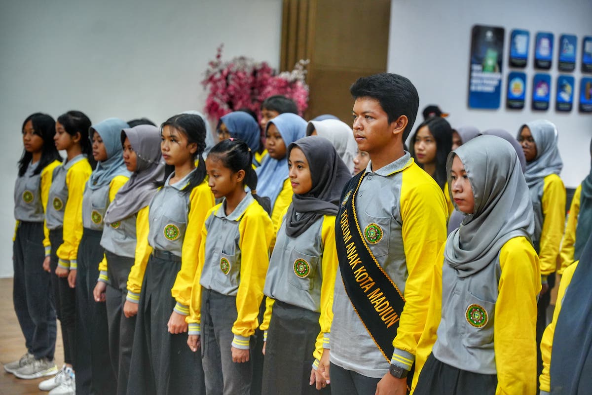 Foto 6 dari 8: Kukuhkan Forum Anak Kota Madiun, Wali Kota Pesan Tingkatkan Peran Terbaik untuk Kota Madiun