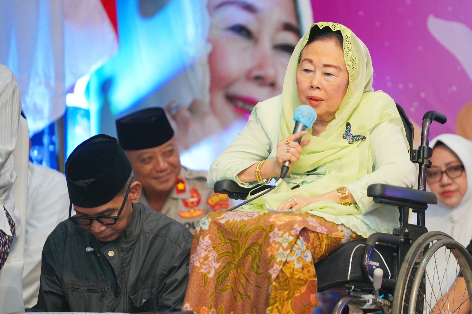 Foto 3 dari 8: Sambut Kedatangan Sinta Nuriyah Wahid, Wali Kota Ajak Masyarakat Teladani Gus Dur