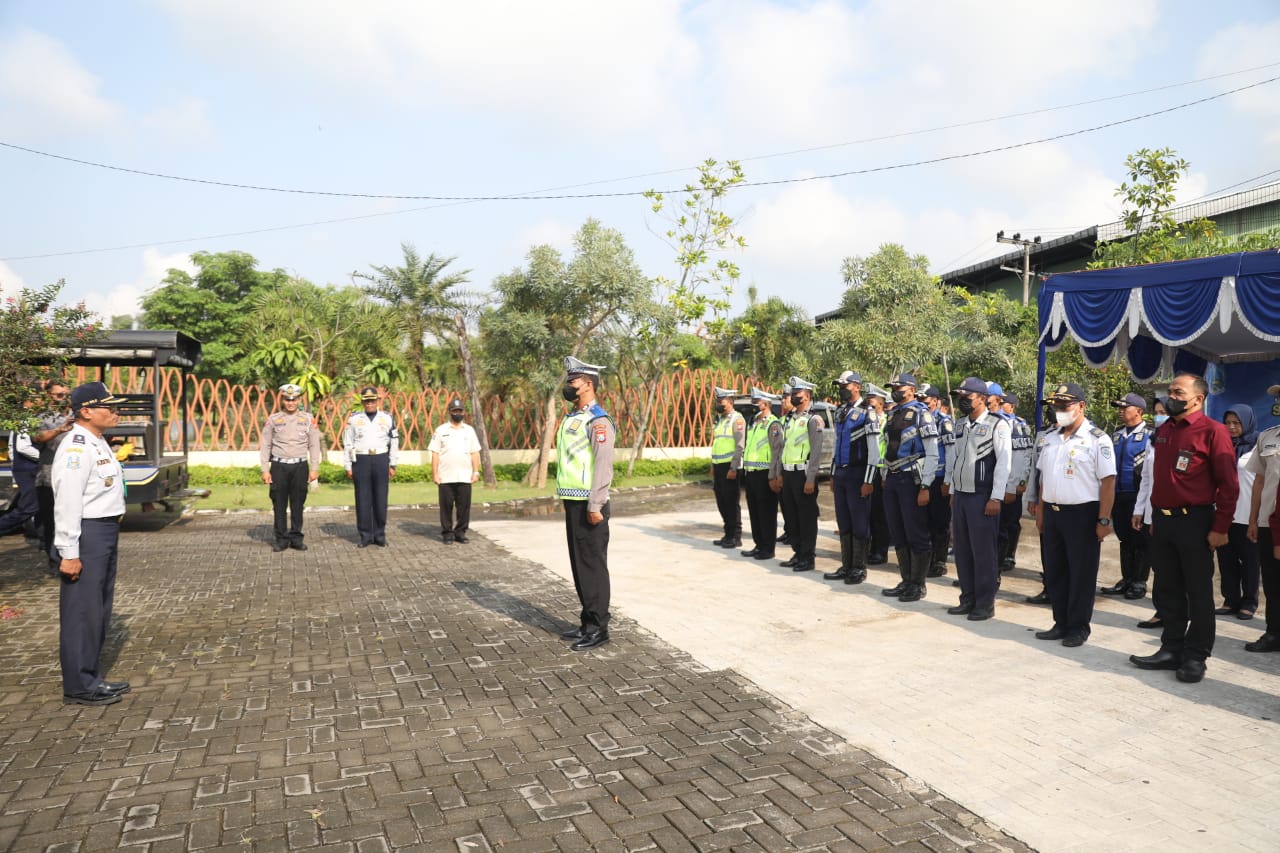 Foto 12 dari 12: Jaring Pelanggar LLAJ, Tim Gabungan Sediakan Pembayaran Pajak Hingga Tilang Di Tempat