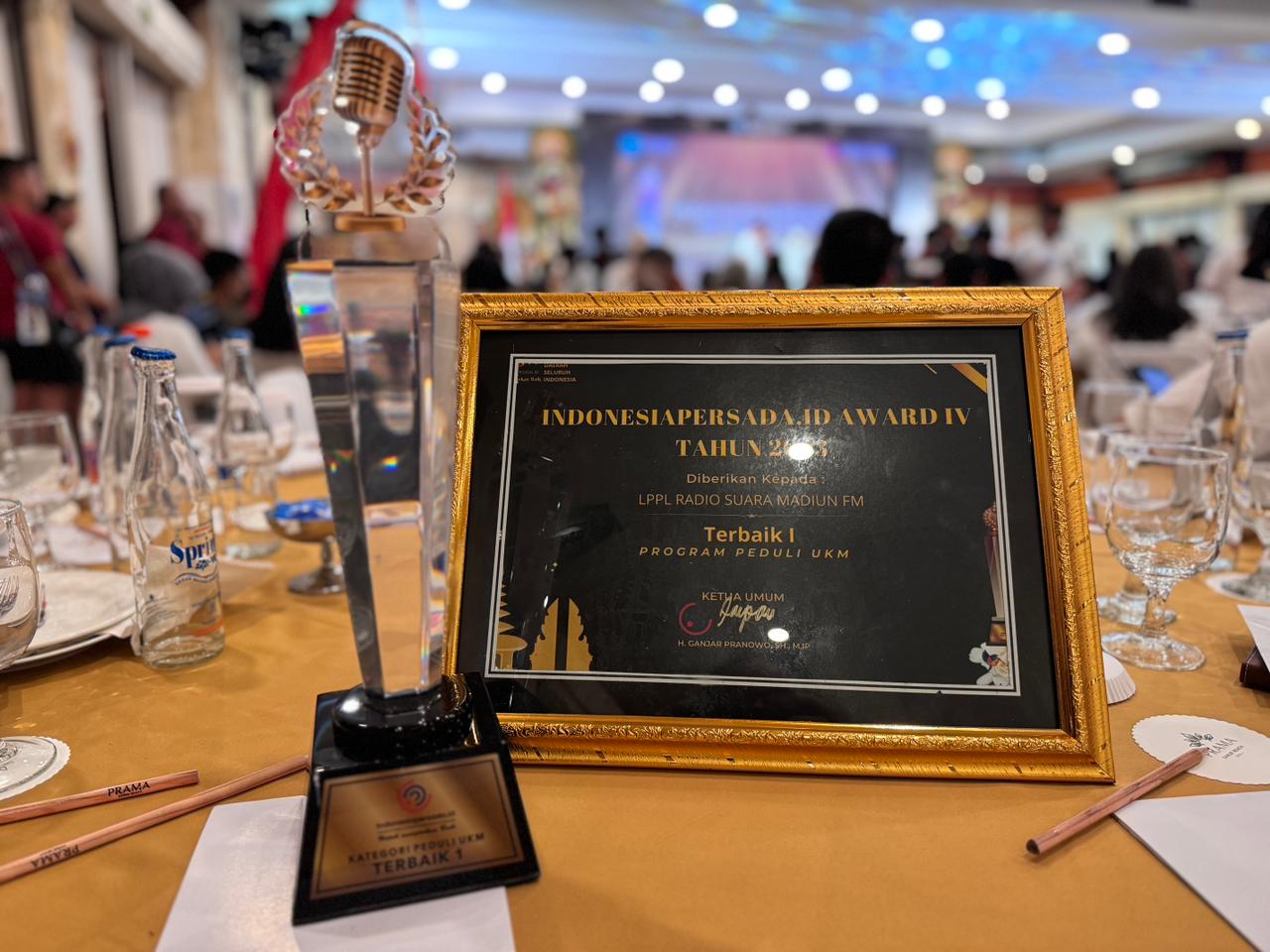 Foto 4 dari 4: Diskominfo Kembali Berprestasi, LPPL Radio Suara Madiun Raih Penghargaan Dalam IndonesiaPersada.id Award Di Bali