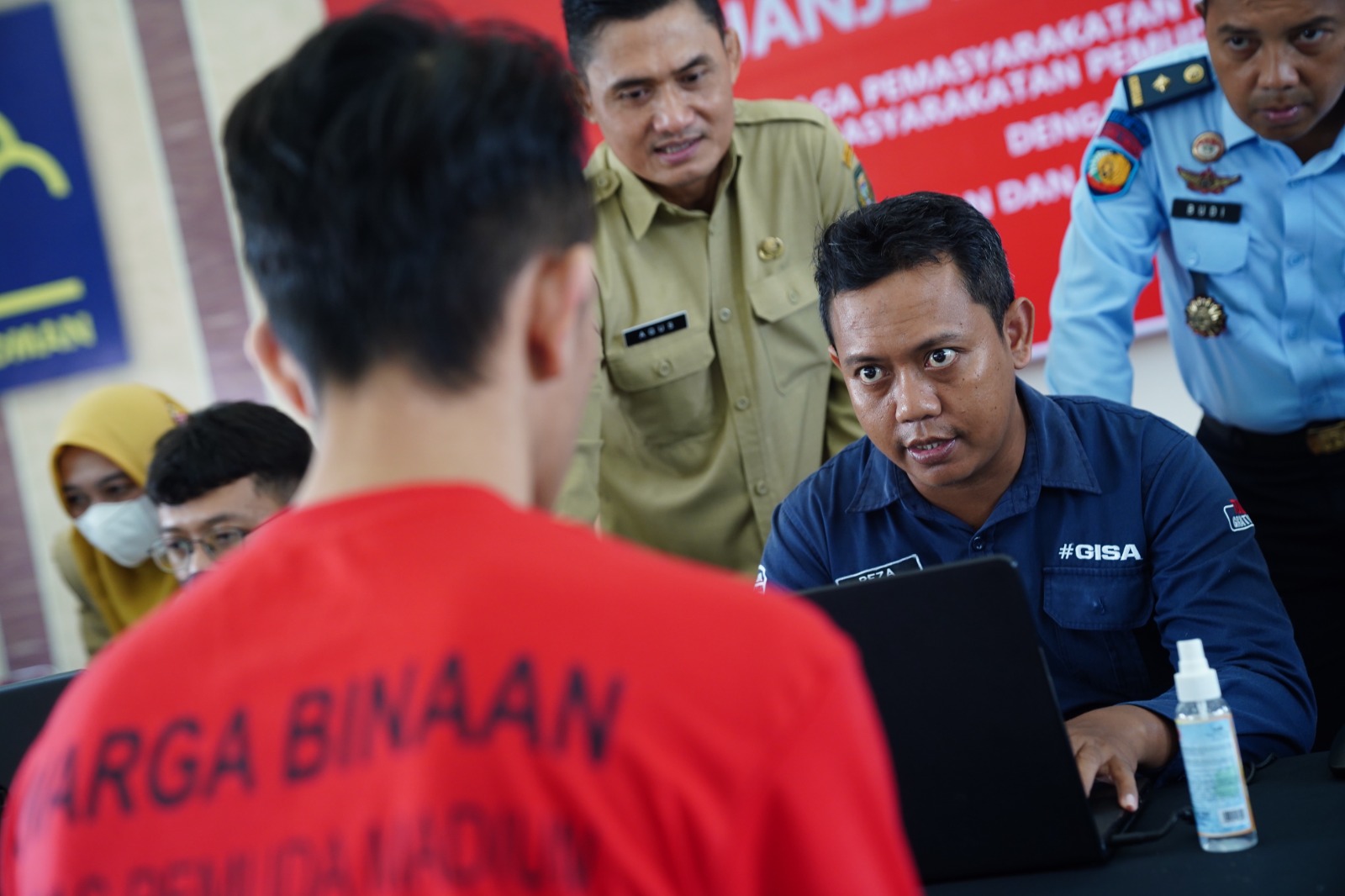 Foto 7 dari 8: Lindungi Hak Pilih Warga Binaan, Dukcapil Gelar Pemeriksaan Biometrik di Lembaga Pemasyarakatan