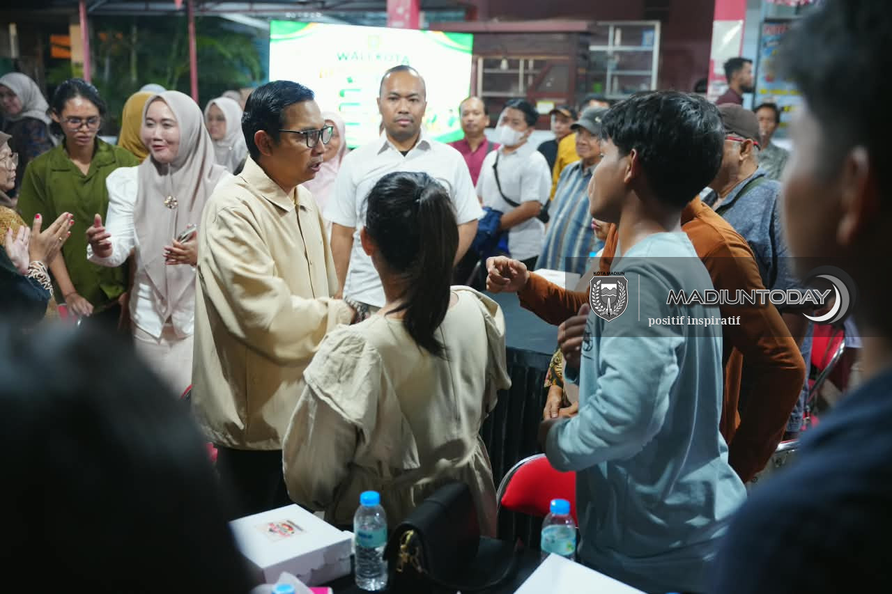 Foto 2 dari 13: Datang, Cek, Tangani, Laporkan : Plt Wali Kota Pastikan Persoalan Warga Tuntas lewat WBR