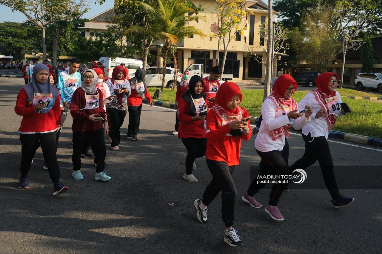 Foto 4 dari 9: Agar Pelayanan Optimal, Dinkes PPKB Kenalkan SIPGAR untuk Ukur Kebugaran