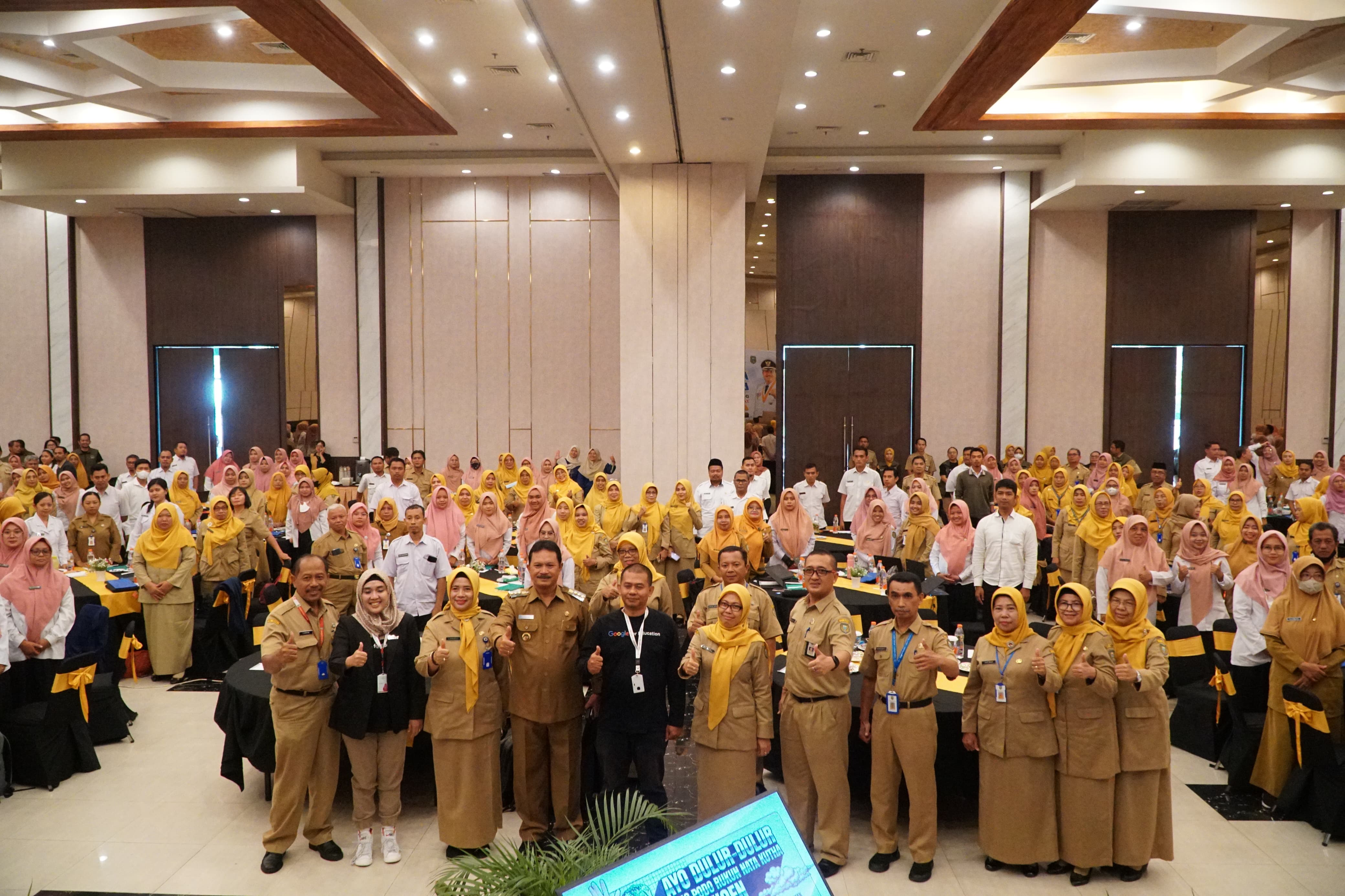 Foto 11 dari 11: Buka Pelatihan Chromebook, Wali Kota Dorong Guru Tingkatkan Kompetensi Dan Inovasi