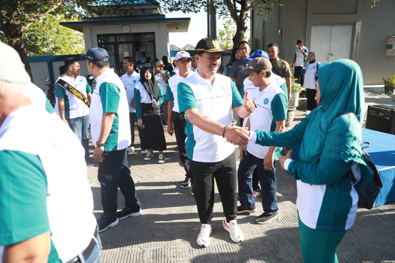Foto 4 dari 18: Berangkatkan Jalan Sehat Dies Natalis ke-11 PNM, Wali Kota Apresiasi Mahasiswa PNM yang Banyak Keluar Negeri