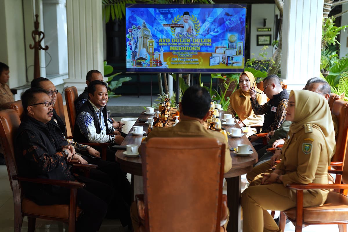 Foto 1 dari 9: Jelang Penilaian Sinergitas Kinerja Kecamatan, Wali Kota Jamu Tim Penilai Di Balai Kota