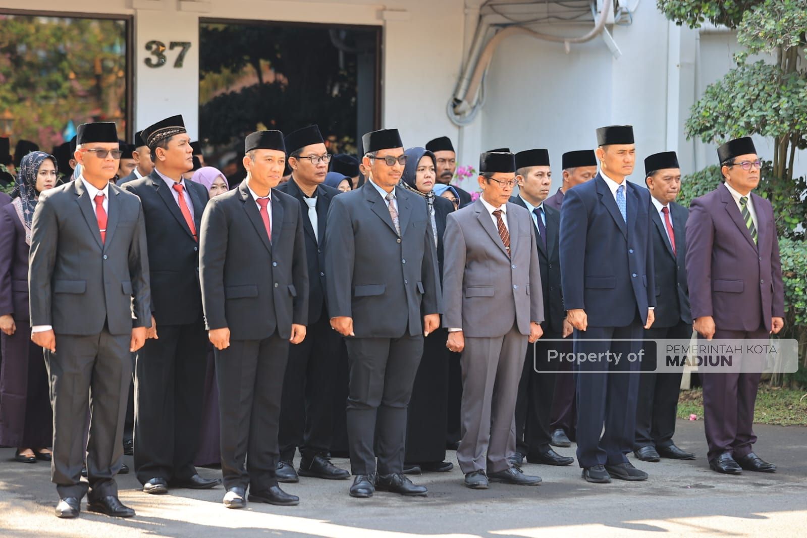 Foto 6 dari 10: Pimpin Upacara Hari Kesaktian Pancasila, Wali Kota Ajak Masyarakat Jadikan Pancasila Sebagai Pemersatu Bangsa