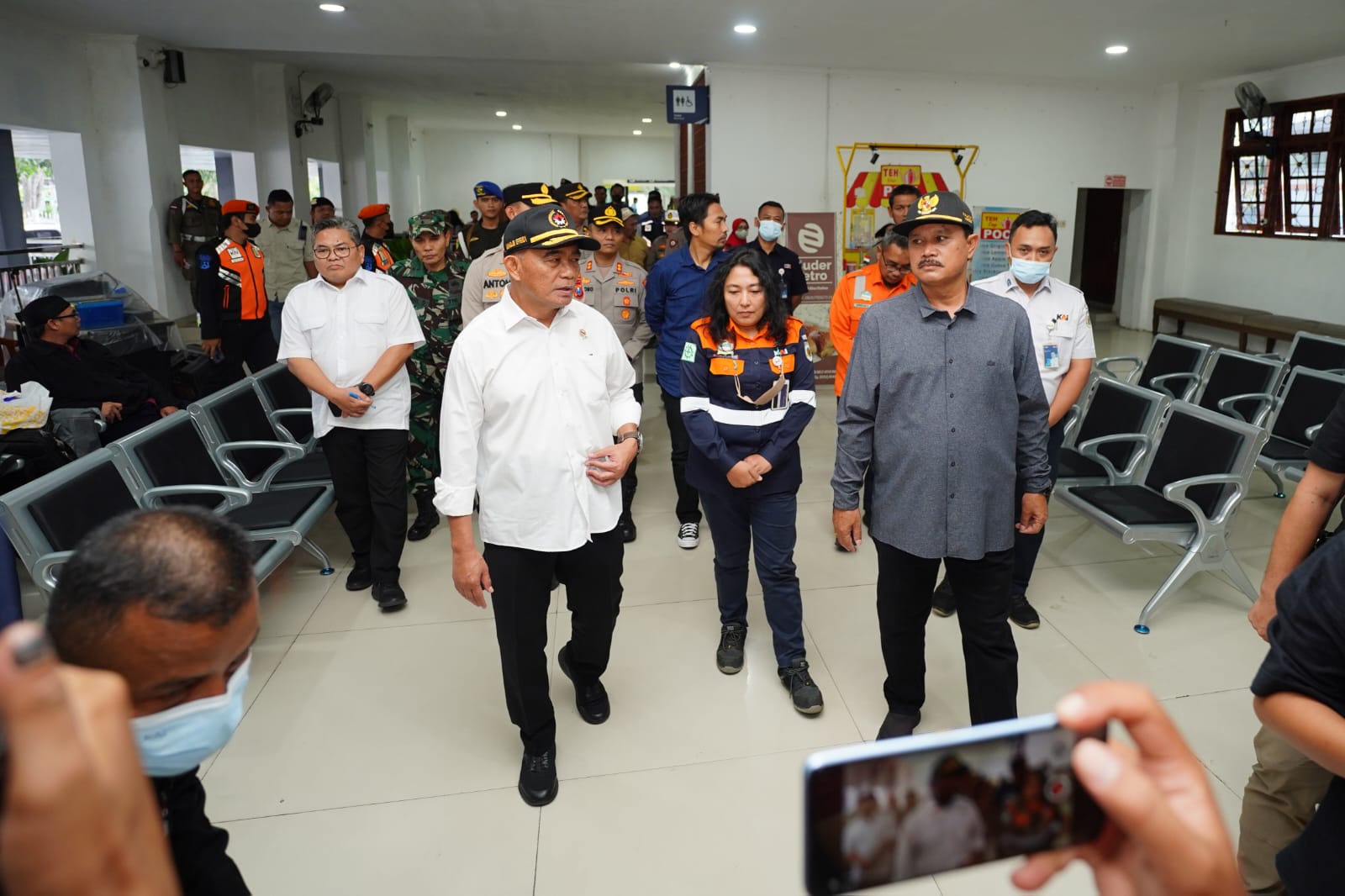 Foto 3 dari 10: Dampingi Menko PMK Tinjau Stasiun Kereta Api, Wali Kota: Ada Banyak Manfaat dari Kunjungan Pejabat Pusat