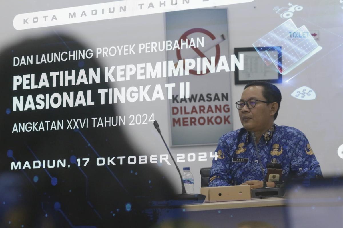 Foto 6 dari 12: Pj. Wali Kota Pimpin Monev Implementasi Smart City Kota Madiun Sekaligus Luncurkan Proper Pelatihan Kepemimpinan
