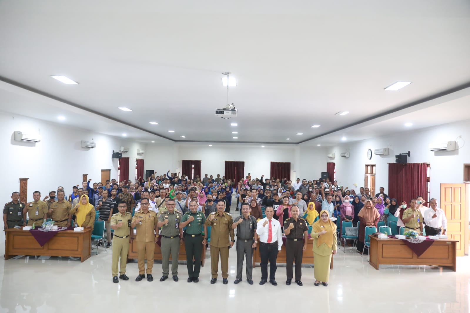 Foto 9 dari 11: Jadi Narasumber Sosialisasi Perda, Wali Kota: Masyarakat Harus Ada Rambu-Rambu Ketertiban