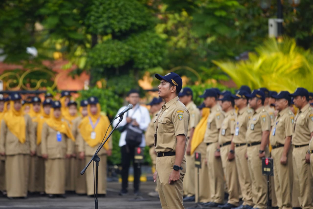 Foto 7 dari 8: Pimpin Apel Pagi, Pj. Wali Kota Pesan Jaga Netralitas ASN Di Tahun Politik