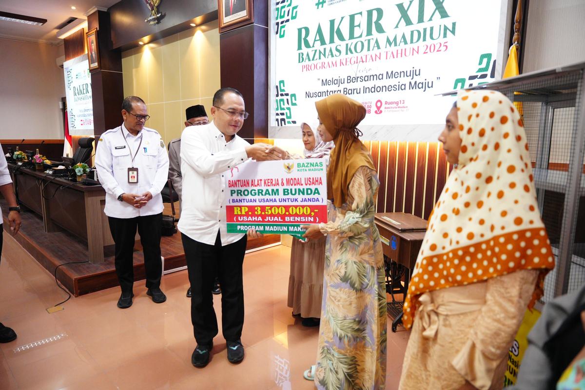 Hadiri Raker XIX Baznas Kota Madiun, Pj Wali Kota Turut Salurkan Bantuan Bagi Warga Yang Membutuhkan
