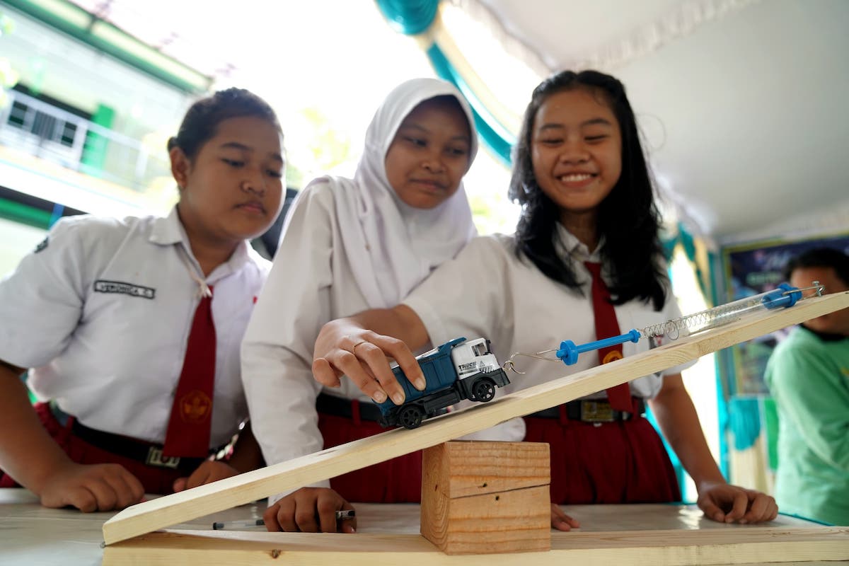 Foto 8 dari 9: SDN 05 Madiun Lor Raih Juara Pertama di LCC Tingkat SD se Kota Madiun