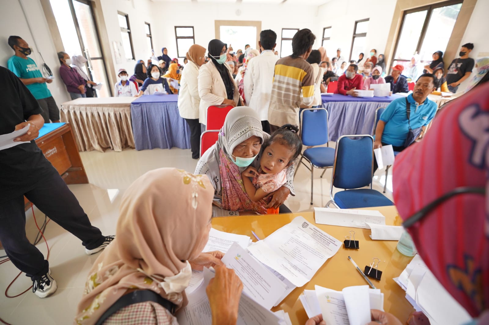Foto 3 dari 7: Penyerahan Bantuan Kemensos Berlanjut, Hari Ini 345 PPKS Terima Bantuan Sembako
