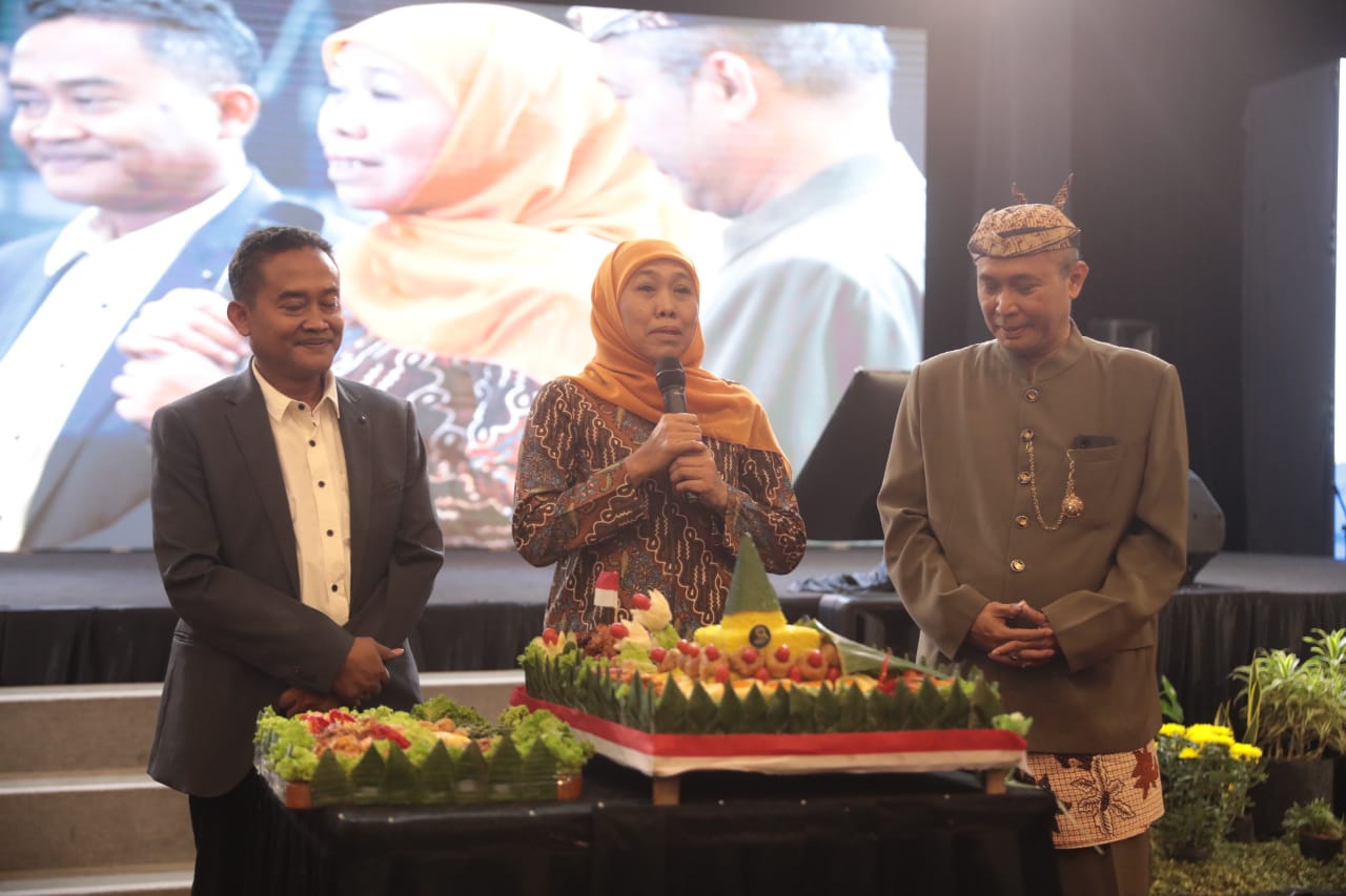 Foto 3 dari 11: Berhasil Kendalikan Inflasi, Kota Madiun Raih Penghargaan Daerah dengan Tingkat Inflasi Terendah di Jawa Timur dari Harian Surya