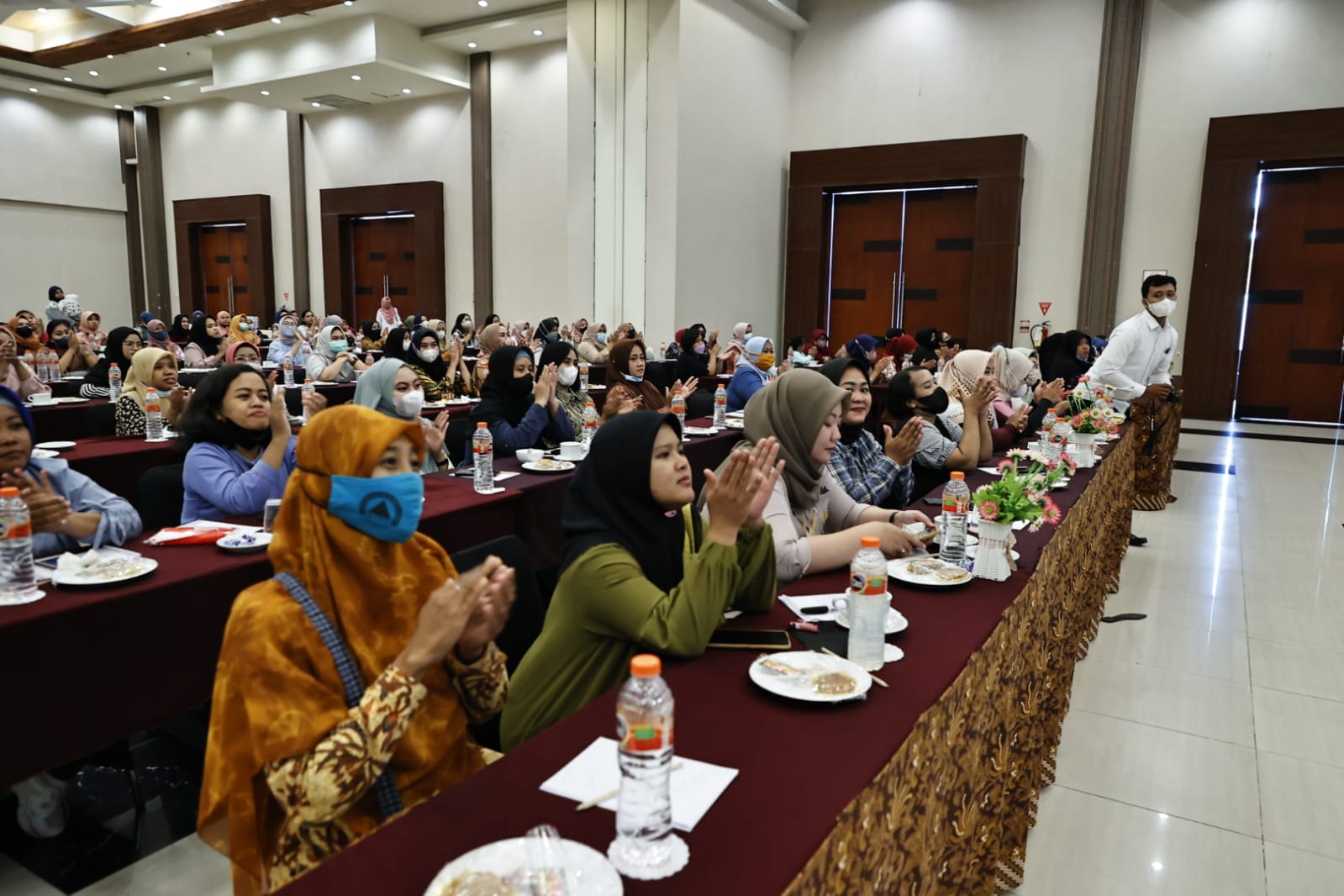 Foto 4 dari 10: Gelar Workshop Bagi Ibu Rumah Tangga, Wali Kota Ingin Ibu Rumah Tangga Juga Berdaya