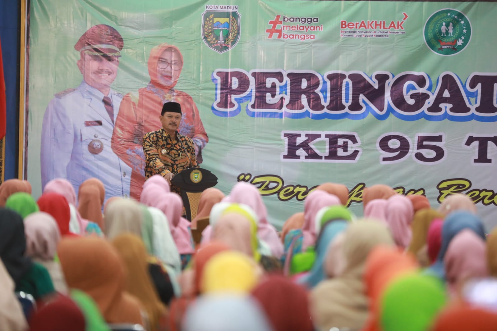 Foto 15 dari 26: Peringati Hari Ibu Ke-95, Wali Kota Gelar Upacara Bendera Hingga Perayaan Bersama Organisasi Wanita Kota Pendekar