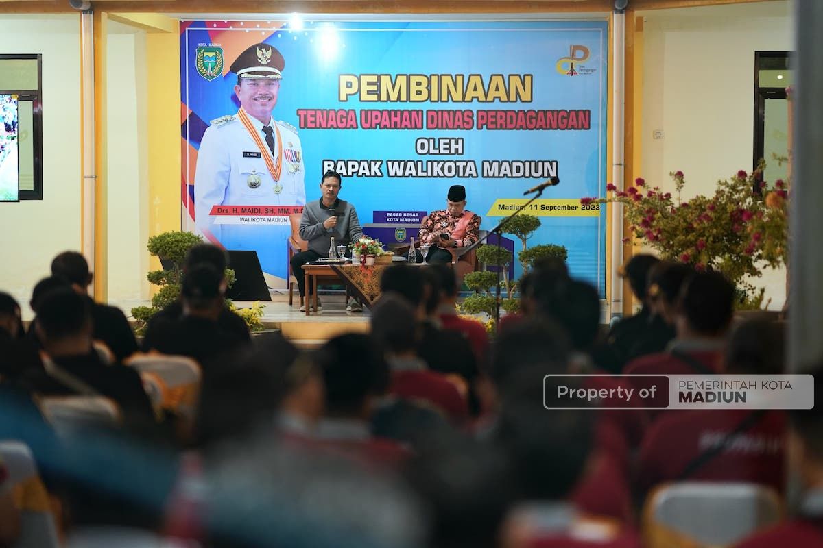 Foto 1 dari 9: Beri Pembinaan Pegawai Dinas Perdagangan, Wali Kota Harap Adanya Peningkatan Kualitas SDM