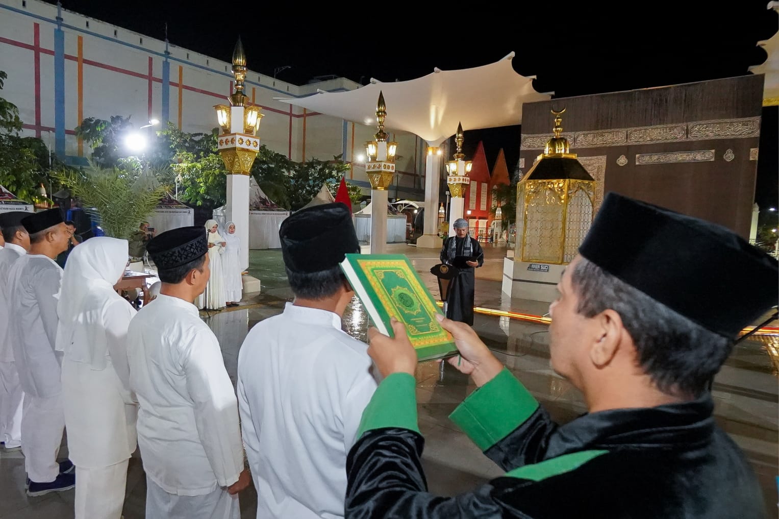 Foto 4 dari 10: Lantik Delapan Pejabat Pimpinan Tinggi, Wali Kota: yang Kosong Segera Kita Isi