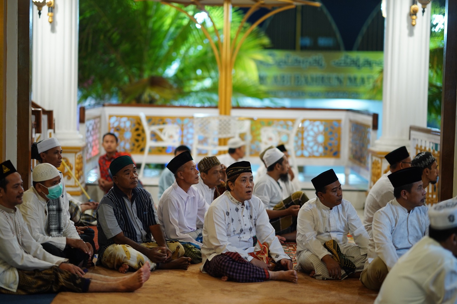 Foto 5 dari 10: Peringati Nuzulul Quran, Wali Kota Juga Salurkan Bantuan Pangan